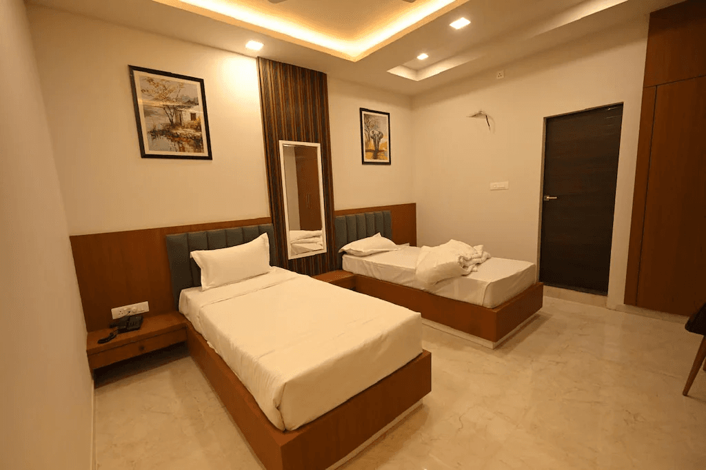 Twin Bed Room - Image 1